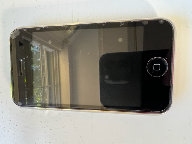 Apple iPhone 3GS 8GB (Black) Smartphone (Unlocked) iOS 6.1.6 [A1303]